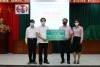 Ngân hàng Chính sách xã hội ủng hộ TTYT huyện Tam Nông 5 triệu đồng cho công tác phòng dịch Covid-19