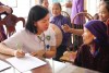 TTYT Tam Nông khám và cấp phát thuốc miễn phí cho người cao tuổi xã Hương Nộn