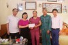 Trung tâm Y tế huyện Tam Nông trao quà cho đoàn viên có hoàn cảnh khó khăn